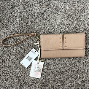 BRAND NEW WITH TAGS. JESSICA SIMPSON WALLET/ WRISTLET.
